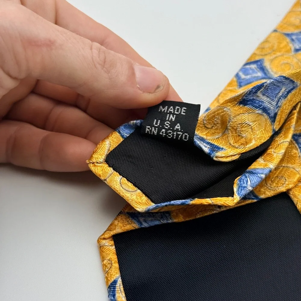 Geoffrey Beene Mens Silk Necktie Yellow Blue Geometric Swirl‎ Made in USA 3.875